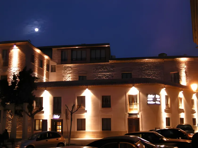 HOTEL EL RASTRO - Palacio Duque de Tamames - - Image 1