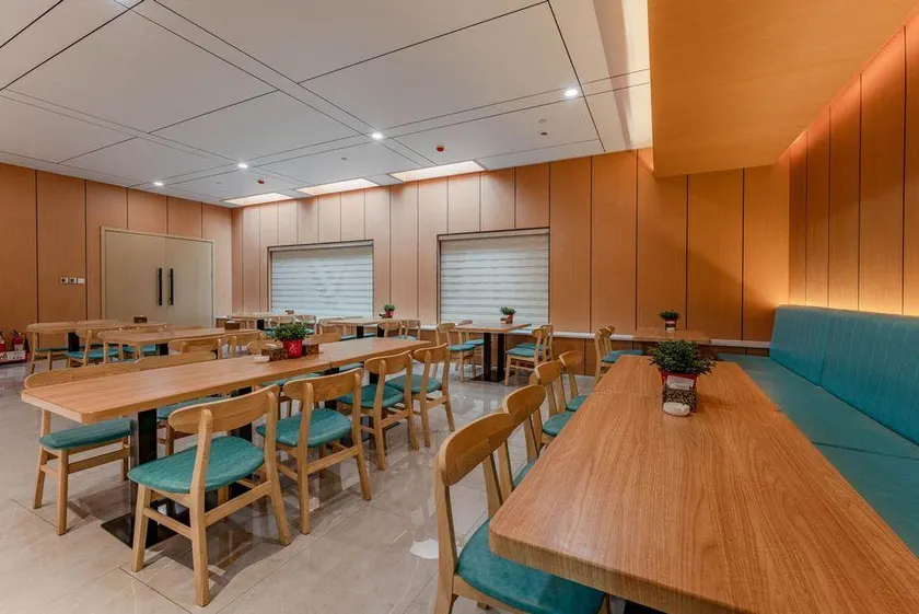 Linfen Xin Ming Hai Hotel - Image 1