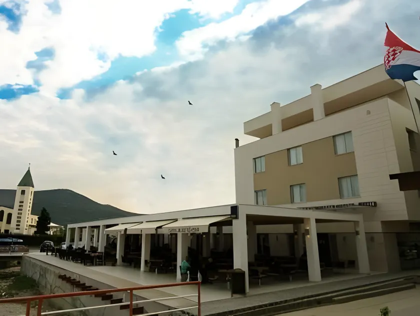 Hotel Grace - Image 1