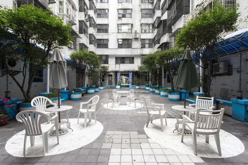 Shanghai Business Hotel - Image 1