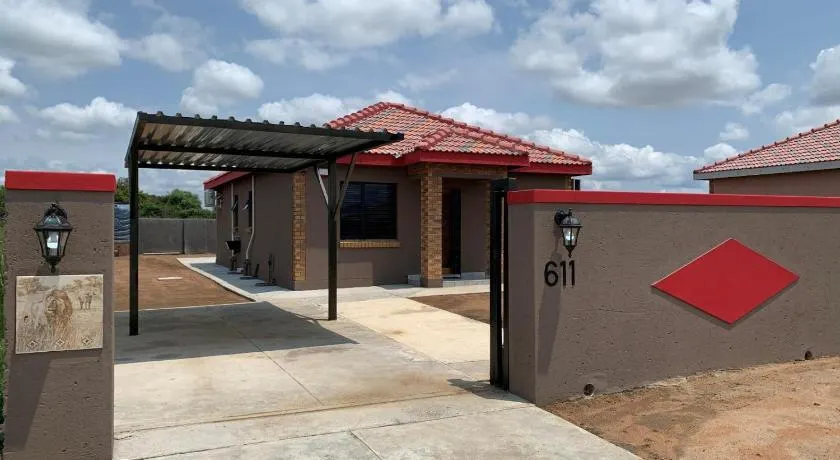 Lion House, 3 bedroom House next to Pilanesberg and Sun City - Image 1