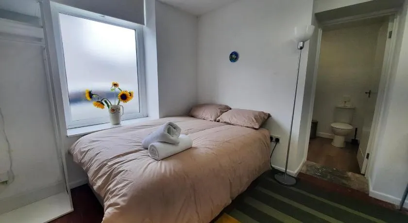 Chic Studio Near Cardiff Hub - Image 1