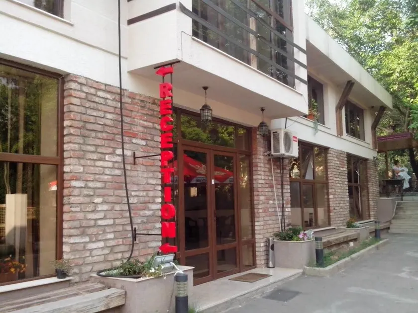 Lucky Hotel - Image 1