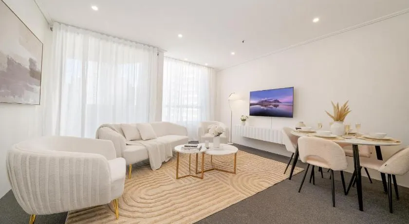 Accommodation in Sydney CBD World Square with Pool & Parking - Image 1