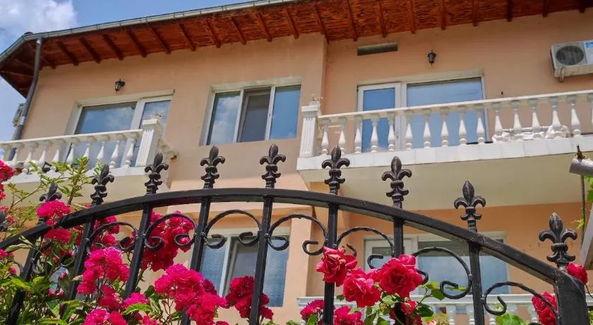 Family Hotel Velevi - Image 1
