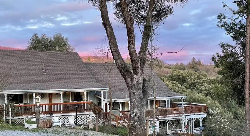 Sierra Mountain Lodge - Vacation Rentals - Yosemite - Image 1