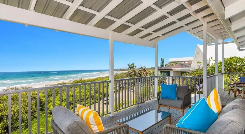 SANDPIPER BEACH FRONT HOUSE - Image 1