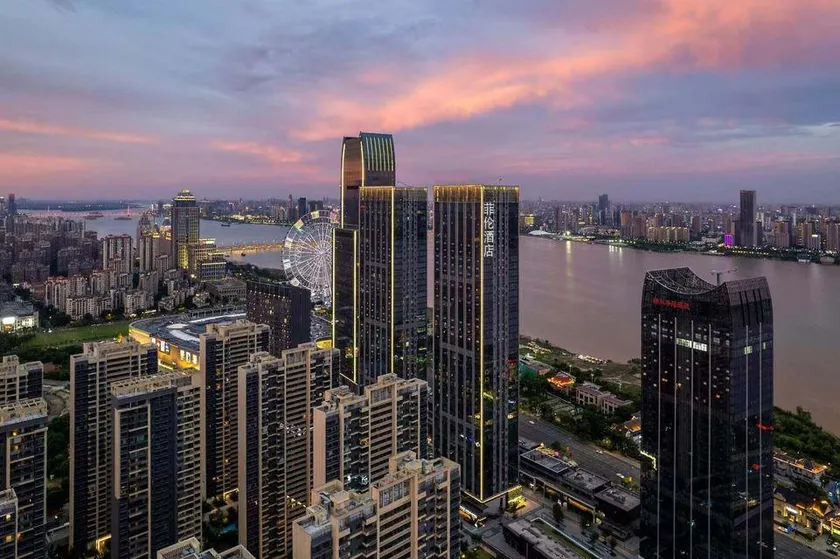 PHIREN High-Rise River View Hotel (Nanchang The Mixc Ferris Wheel Star Nanchang) - Image 1