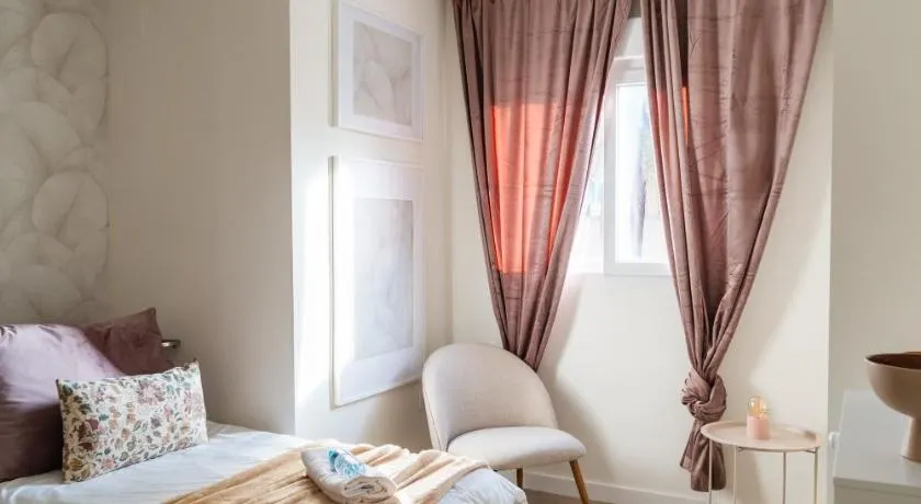 Viva Valencia Apartments - Image 1