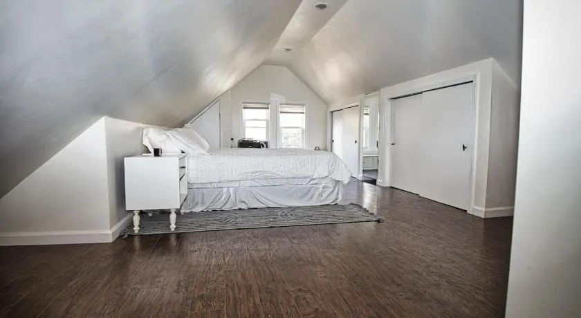 Comfy 3rd Floor Studio Near NYC - Image 1