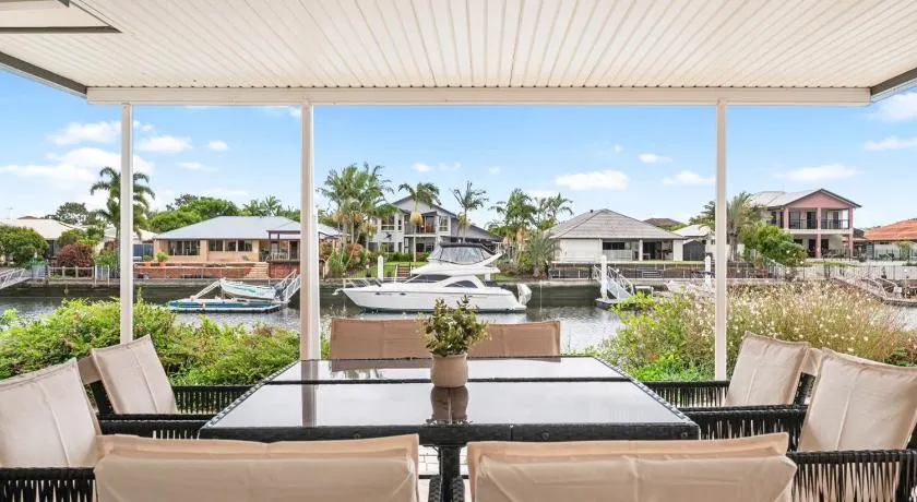 Topsail Tides Absolute Canal Waterfront Banksia Beach - Image 1
