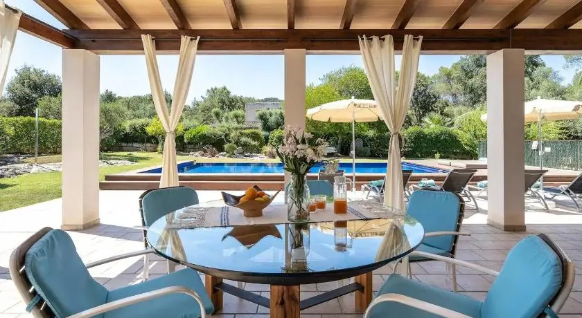 Villa 'S'Alzinar' con vista sulle montagne, Wi-Fi e aria condizionata - Image 1