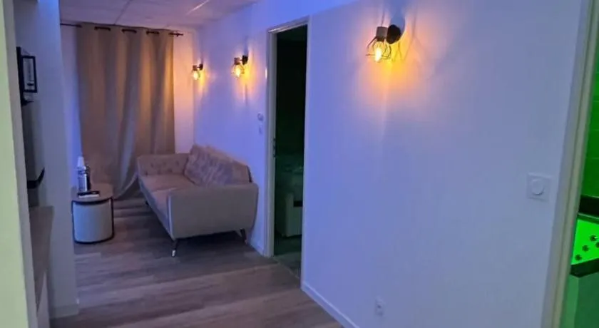 Appartement jacuzzi - Image 1