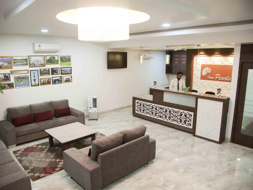 Hotel Pearls - Image 1