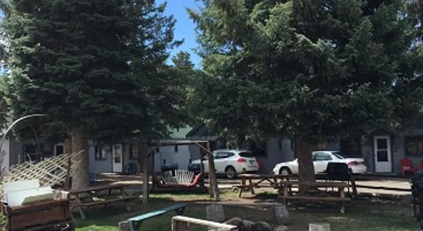 Lone Pine Cabins - Image 1