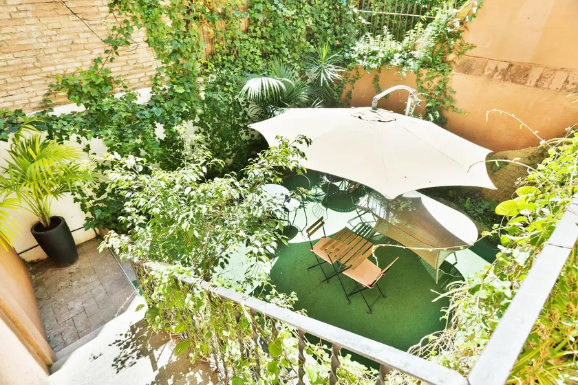 Casa Barcelo Hostel Barcelona - Image 1