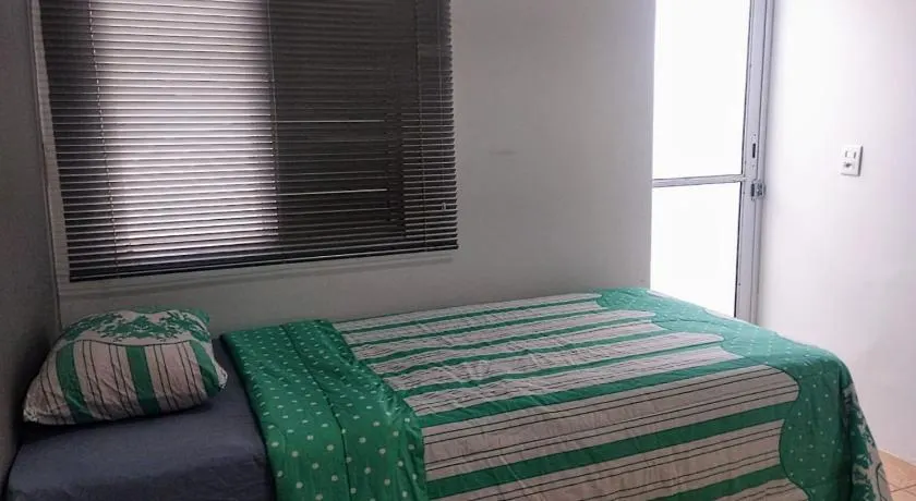 Aconchegante Microcasa Banheiro Privativo e Garagem Compartilhada - Image 1