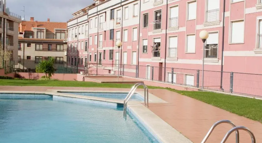 Desconectaengalicia La Perla, piscina y parking - Image 1