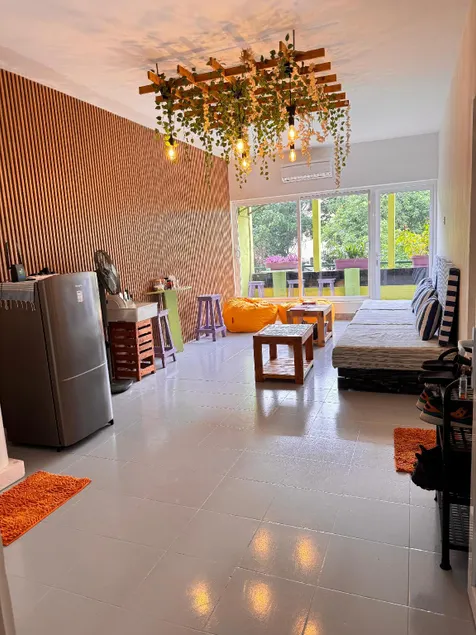 Hostel at Galle Face - Image 1