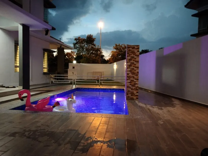 Villa with private Pool and Sauna @ Nilai - Image 1