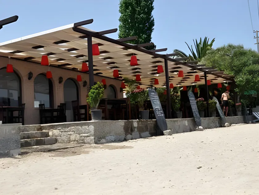Daphnis Hotel - Image 1