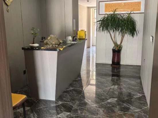 Golden Coast Hotel Dalian - Image 1