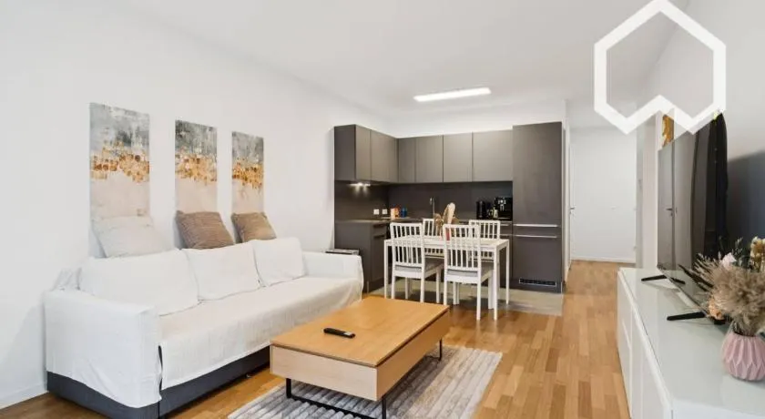 Frankfurt Messe 5-minute Deluxe Suite - Image 1