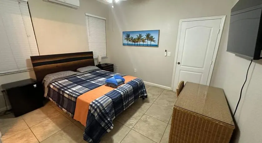 The Garden House in Miami Lakes - Image 1