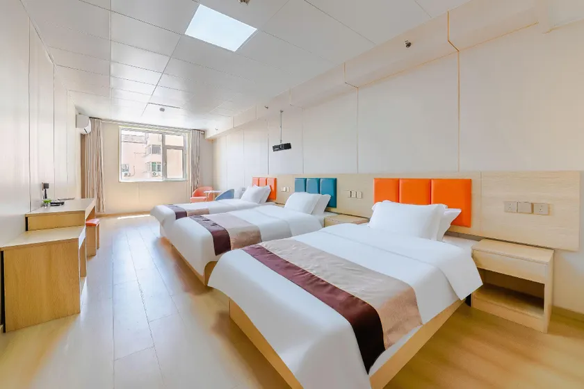 Zhubai No.1 Mansion Hotel (Qingdao May Fourth Square Hisense Bridge Subway Station) - Image 1