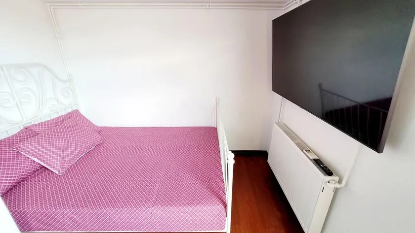 Central Penthouse Studio with BBQ & Jacuzzi - Image 1