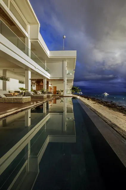 Burgos Reef Boutique Resort - Image 1
