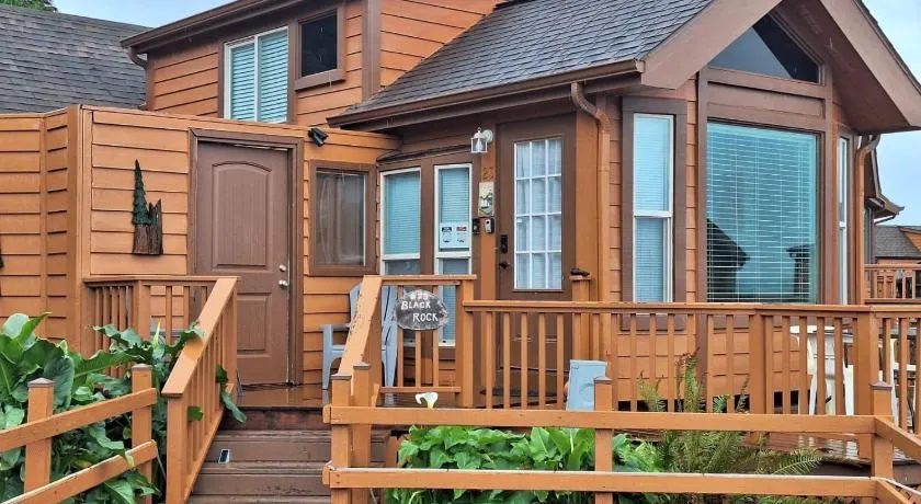 Ocean Cabin 23 Honeymoon Suite Pet Friendly - Image 1