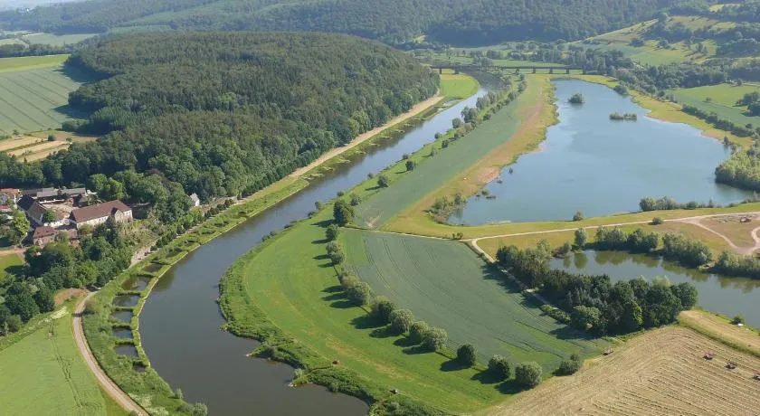 Ferienwohnung MW 4a bis 66 m2 Höxter Weserbergland Weser 1-2P 1SZi mBad 3-4P 2SZi m2Bäder Terrasse Wäsche Endreinigung Self CheckIn - Image 1