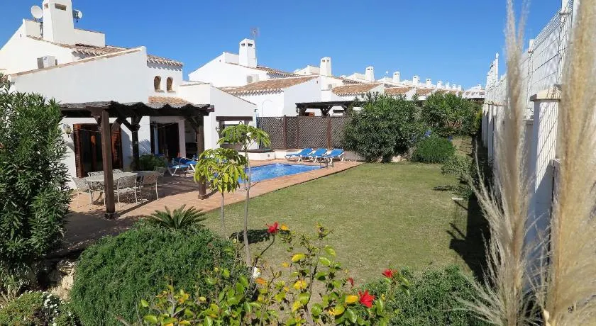 Modern 3 Bedroom Villa with Pool & Garden, Ideal for Families - Image 1