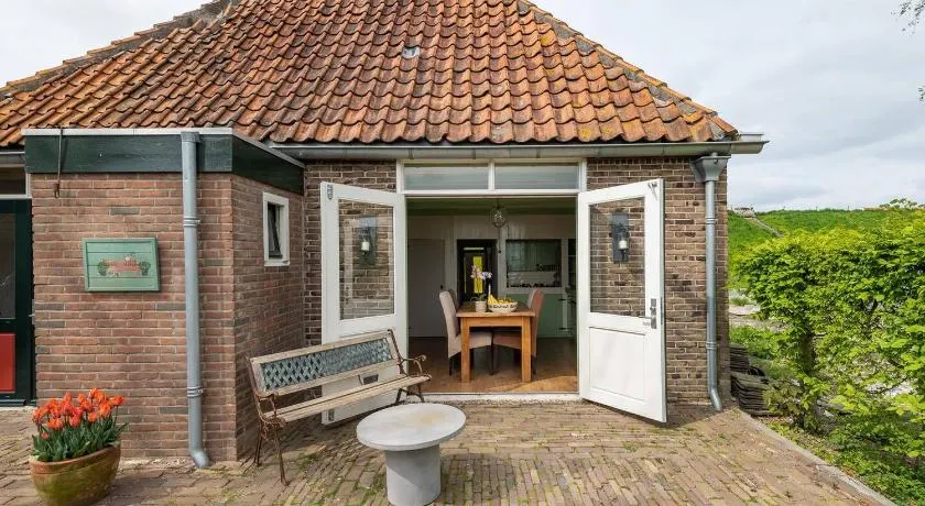 Private Characteristic farmhouse near the lake - Image 1