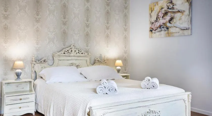 Central Apartment - Image 1