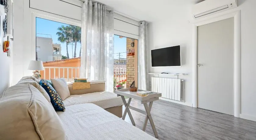 Hauzify I Apartament Zulú Cubelles - Image 1