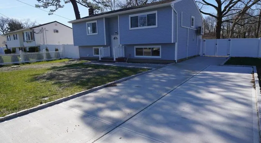 Brand new 3 bedroom apt close to all - Image 1