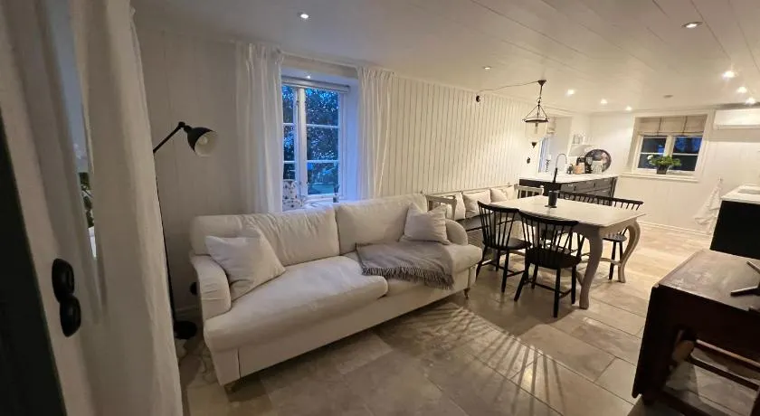 Nyrenoverad pärla centralt i Kungshamn - Image 1