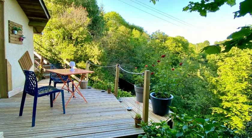 la chambre d hotes de marie indépendante et sa terrasse avec vue panoramique proche alpes mancelles - Image 1