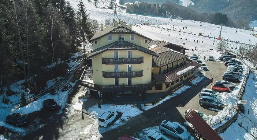 Hotel Dolomiti - Azzurro Club - Image 1