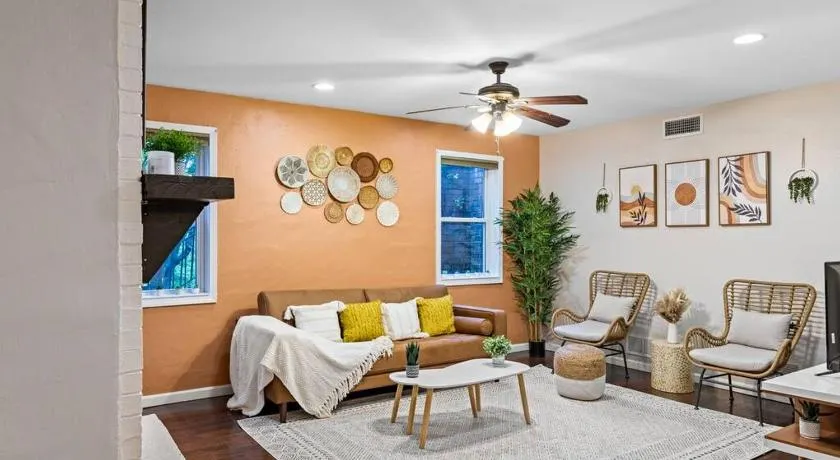 Cozy Buckhead Suite - great area, free easy parking, near shops and restaurants - Image 1