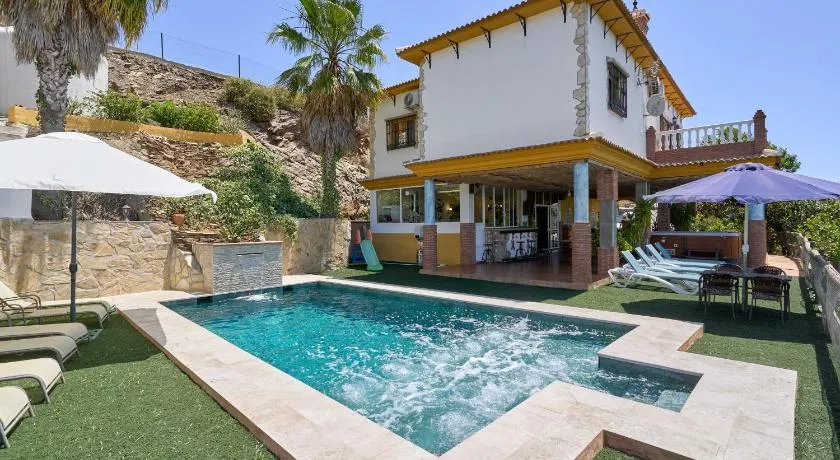 Ruhiges Ferienhaus Cortijo la Encina mit Pool, Klimaanlage, WLAN und Terrassen - Image 1