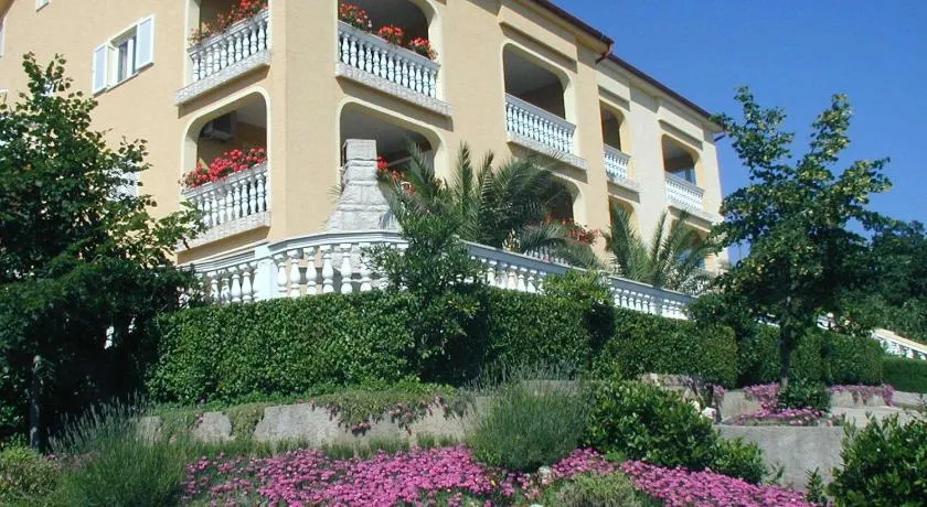 Apartments 3 Palms - Image 1