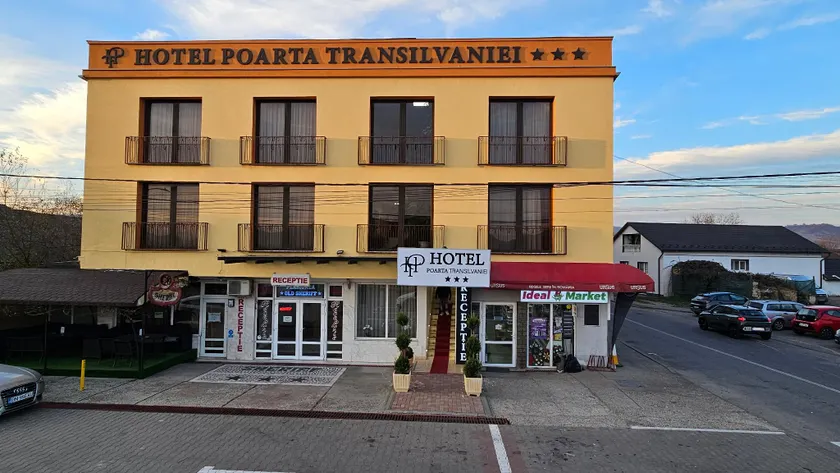 Hotel Poarta Transilvaniei - Image 1