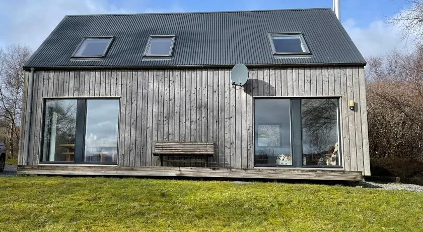 Skeabost Wood Cottage - Image 1