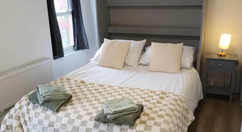 Private En-Suite Room by Christchurch Park - room 6 - Image 1