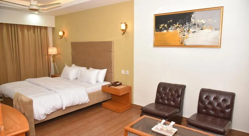 Stay Near Earthquake Memorial Bridge & Red Fort,room 212 - Image 1