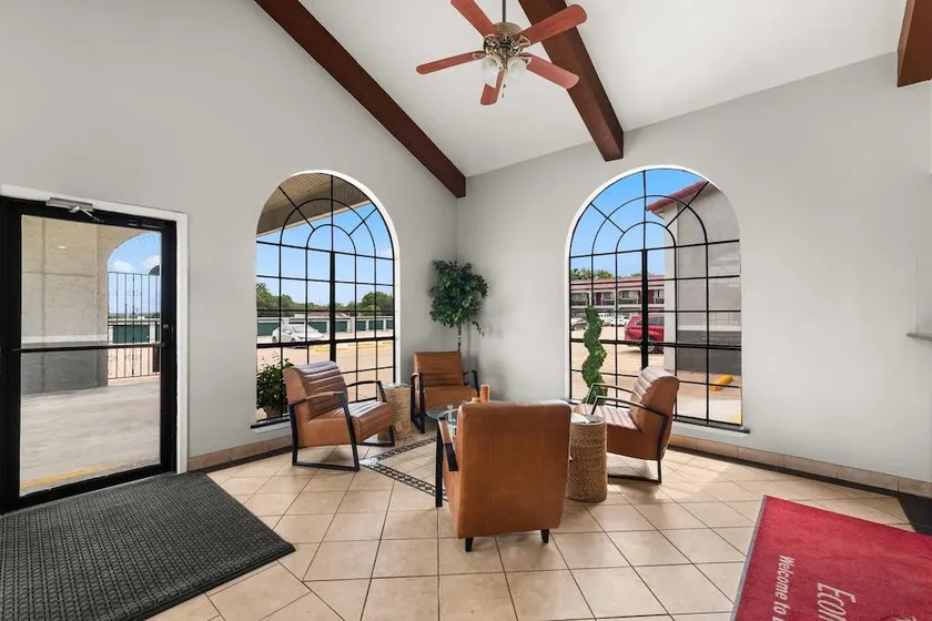 Budget Host Inn - Image 1
