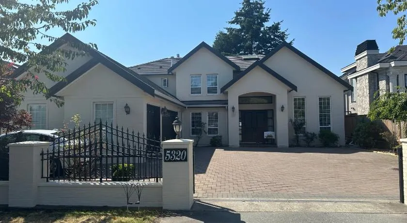 Vancouver Luxury Homestay - Image 1